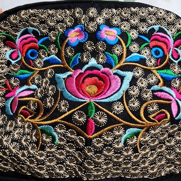 Embroidered Crossbody Bag NWT - Picture 6 of 6